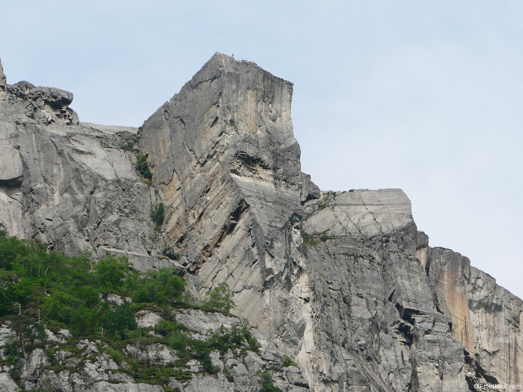 Der Preikestolen während einer Bootstour vom Lysefjord aus gesehen