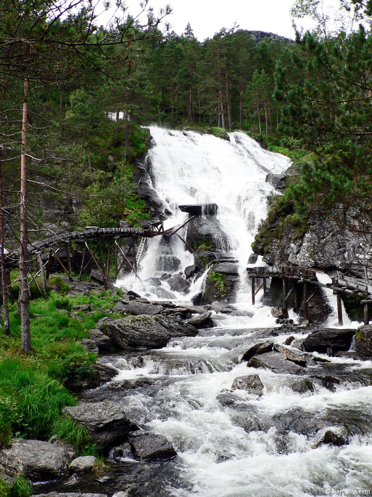 Der Kvednafossen