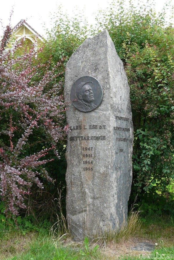 Denkmal für die viermaligen Schützenkönig Lars L. Ese d.y