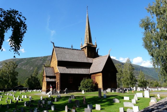 Stabkirche in Lom