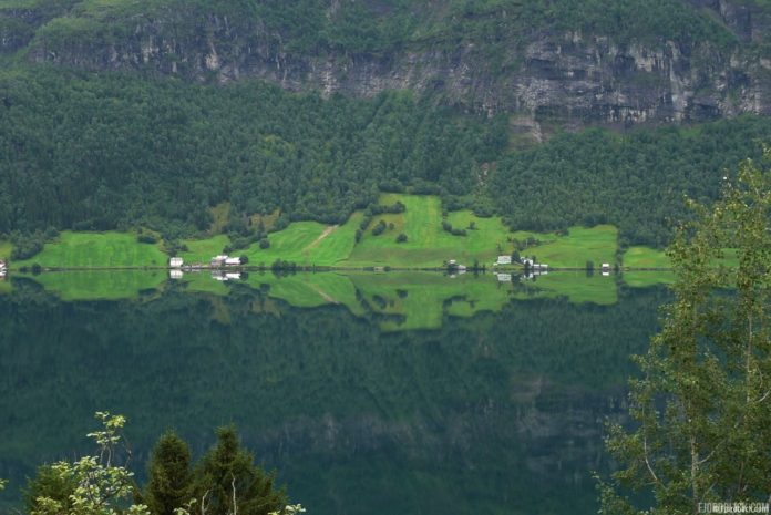 Haukedalsvatnet an der Rv13
