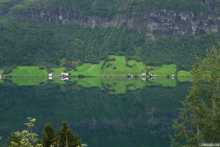 Haukedalsvatnet an der Rv13