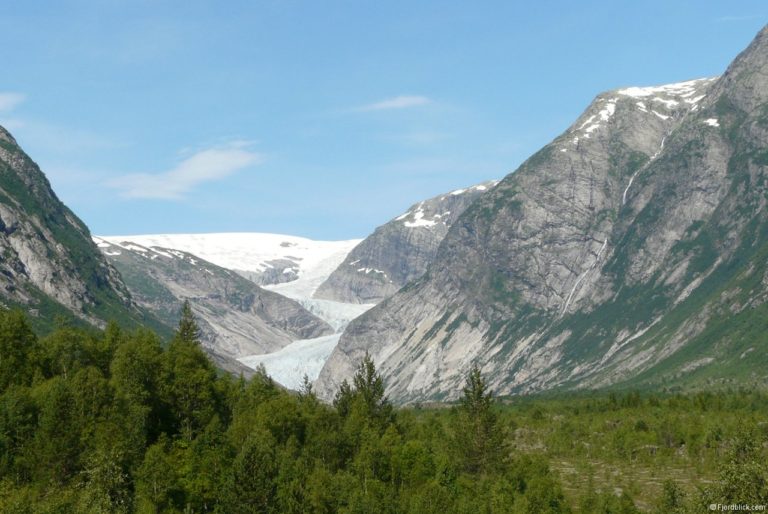 Blick aus der Ferne auf die Gletscherzunge