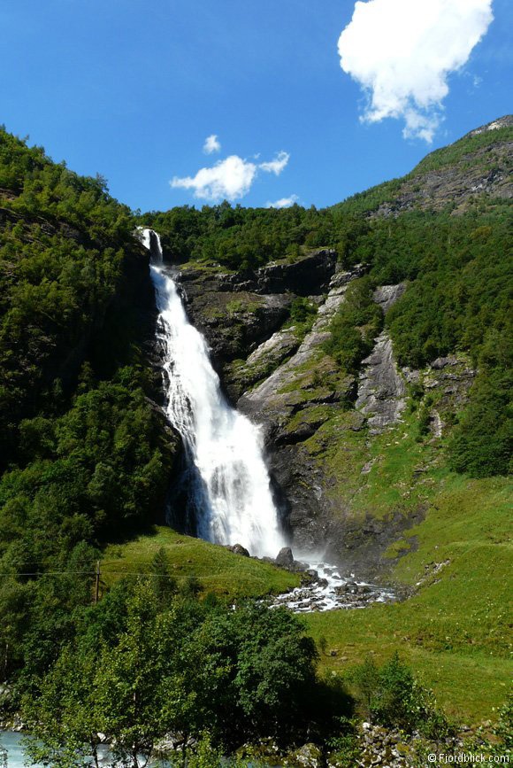 Der Avdalsfossen ("der Schönste") mit einer Fallhöhe von 173 Metern