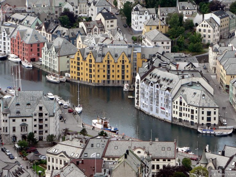 Blick auf die Jugendstil-Stadt Ålesund