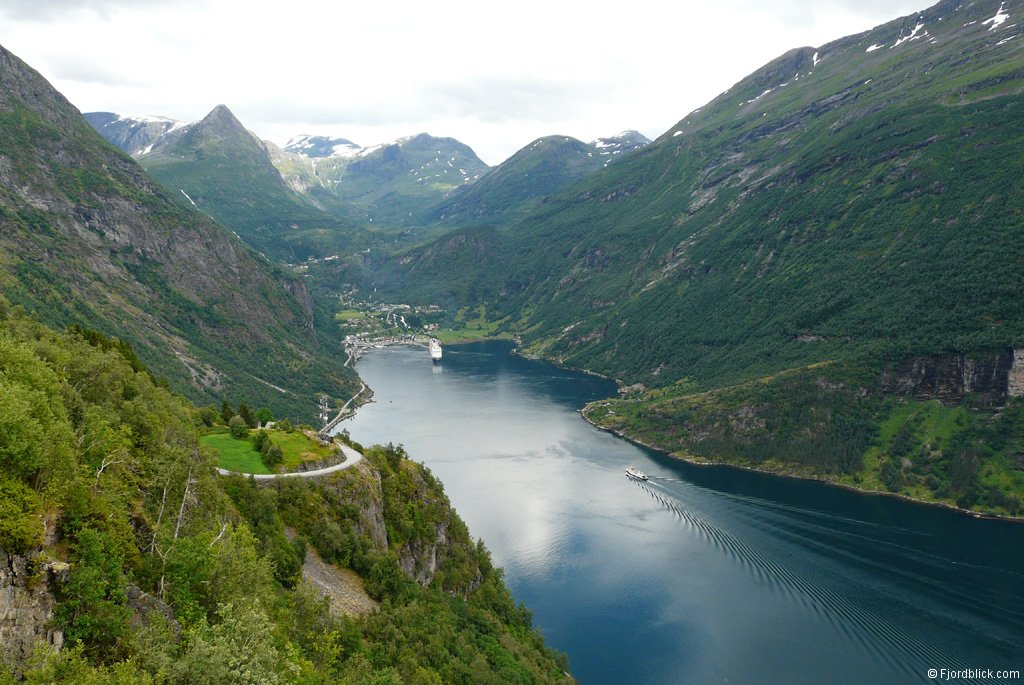 Blick vom Aussichtspunkt Ørnesvingen auf den Geirangerfjord