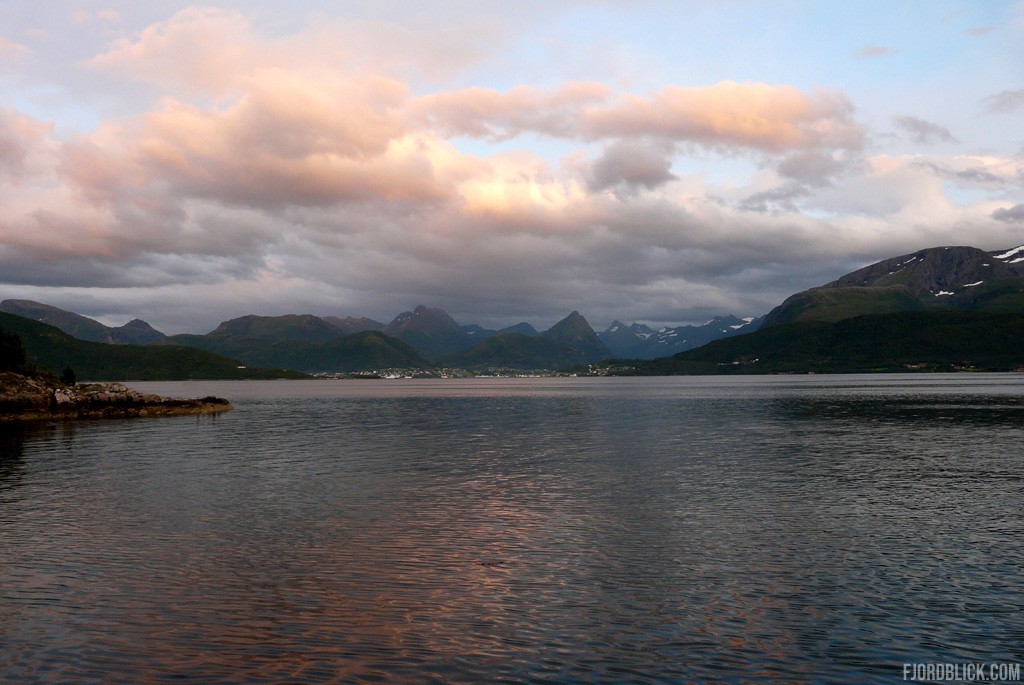 Fjord in der Nähe von Kannesteinen