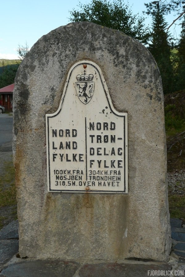 Hinweistafel am Porten til Nord-Norge - Das Tor nach Nord-Norwegen