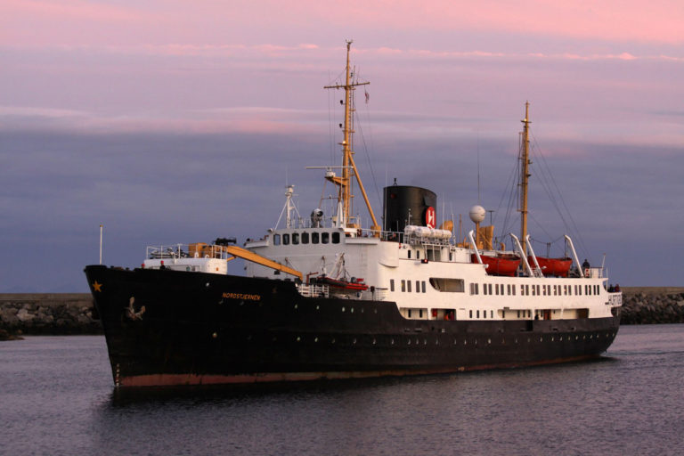 MS Nordstjernen in Svolvær - Quelle: © Hurtigruten/Thorsten Kahl