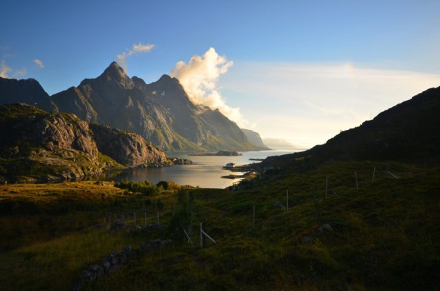 Mærvoll auf den Lofoten im Abendlicht