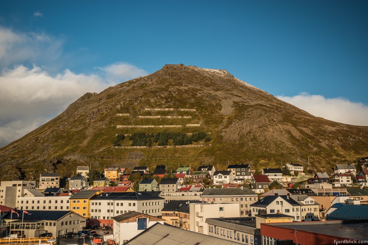 Blick auf den Ort Honningsvåg in der Finnmark