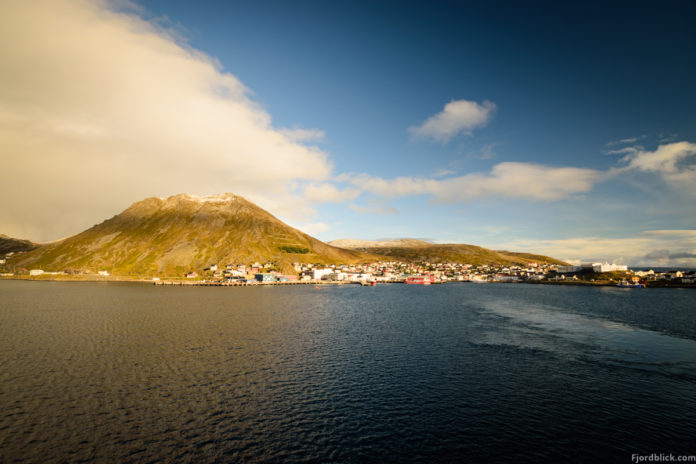 Blick auf den Ort Honningsvåg in der Finnmark