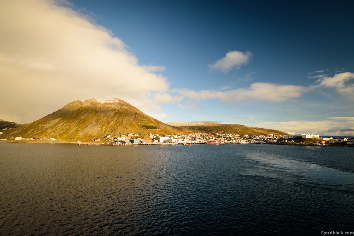 Blick auf den Ort Honningsvåg in der Finnmark