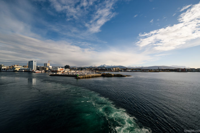 Wir verlassen den Hafen von Bodø